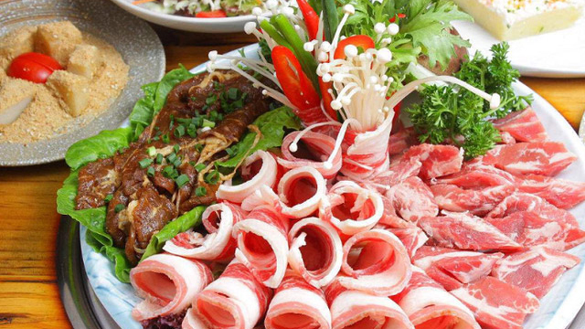在镇上开一家烤肉店的投资风险大吗
